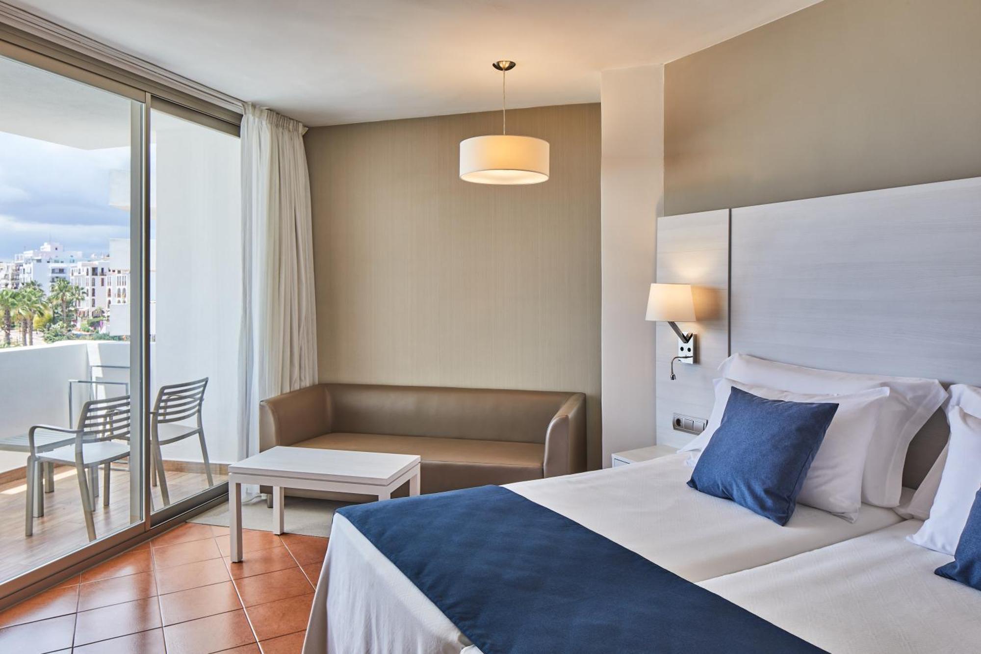 Hotel Tres Torres Santa Eularia des Riu Eksteriør bilde