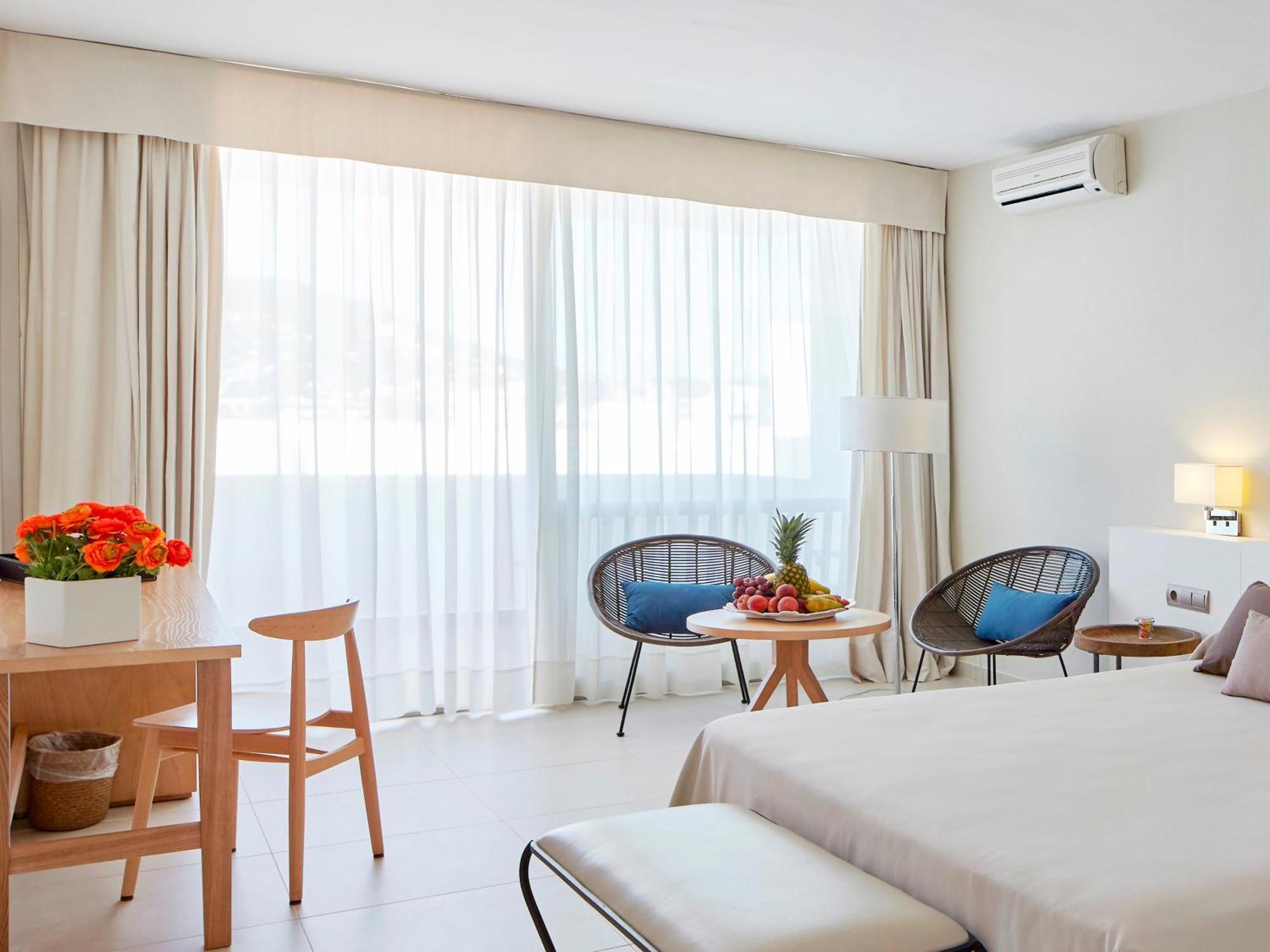 Hotel Tres Torres Santa Eularia des Riu Rom bilde